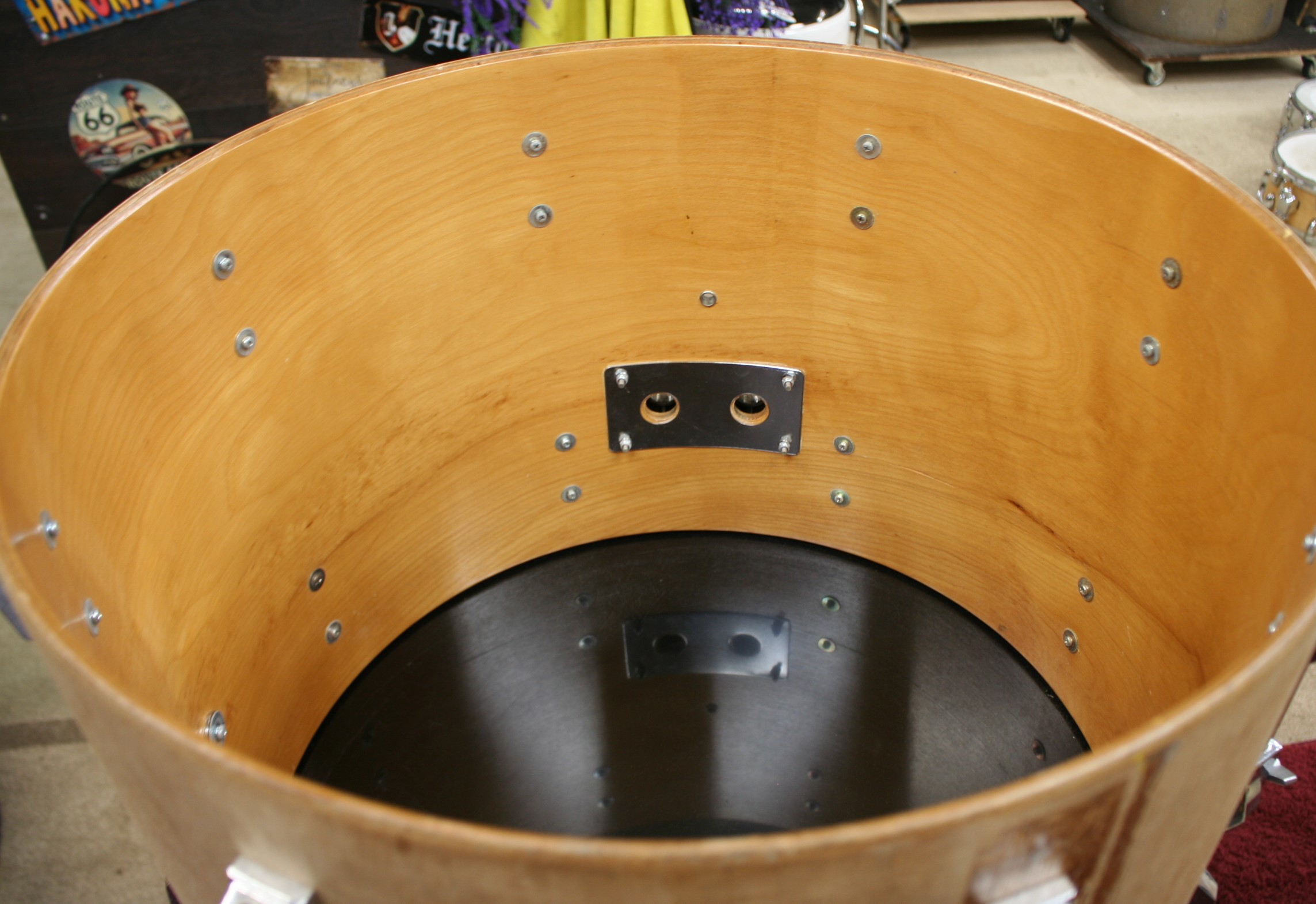 bassdrum 22 x 17 merkloos unwrapped