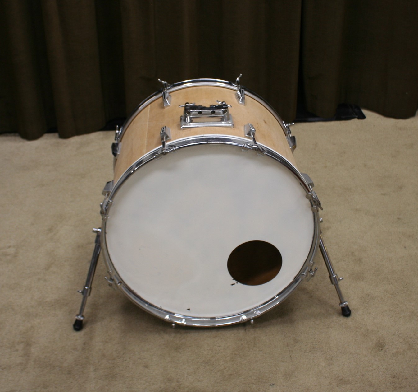bassdrum 22 x 17 merkloos unwrapped
