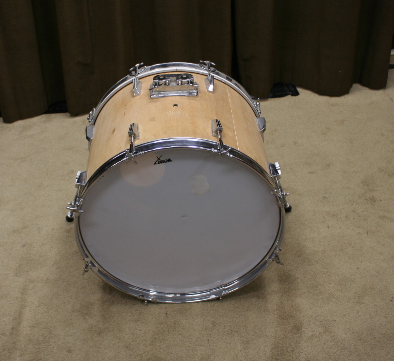 bassdrum 22 x 17 merkloos unwrapped