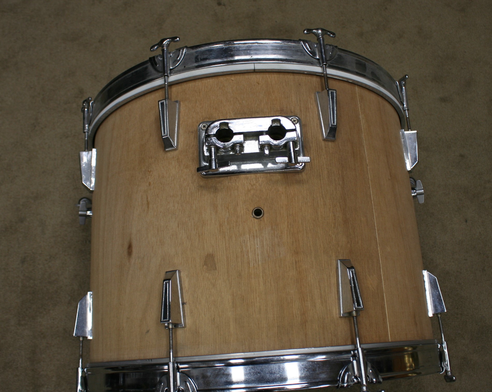 bassdrum 22 x 17 merkloos unwrapped