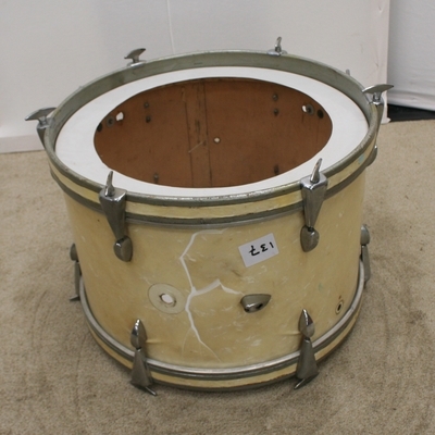 bassdrum 137 merkloos vintage 19.5 x 12
